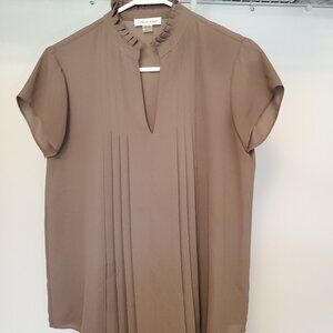 CALVIN KLEIN SUIT SEPARATES Short Sleeve V-Neck Pleat Front Blouse